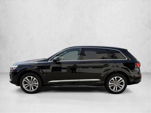 Mythos Black Metallic 2025 Audi Q7 55 Premium Plus