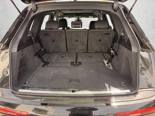 Mythos Black Metallic 2025 Audi Q7 55 Premium Plus