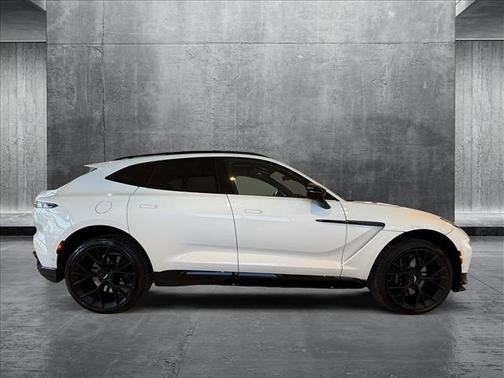 2025 Aston Martin DBX 707
