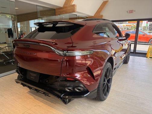 2025 Aston Martin DBX 707