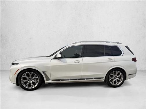 Mineral White Metallic 2025 BMW X7 xDrive40i