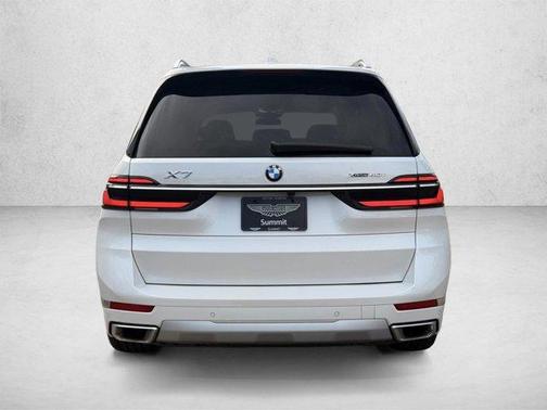 Mineral White Metallic 2025 BMW X7 xDrive40i