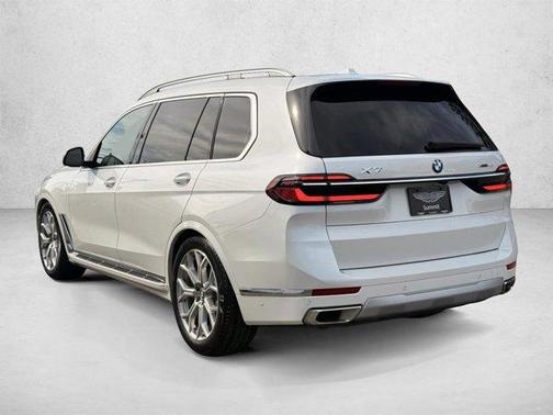 Mineral White Metallic 2025 BMW X7 xDrive40i