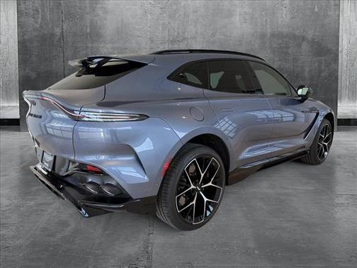 2025 Aston Martin DBX 707