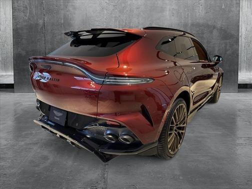 2025 Aston Martin DBX 707