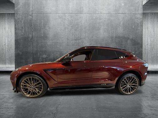 2025 Aston Martin DBX 707