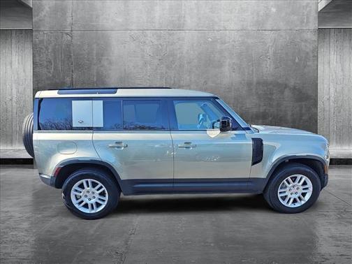2022 Land Rover Defender 110 SE