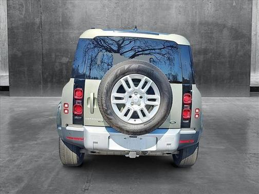2022 Land Rover Defender 110 SE