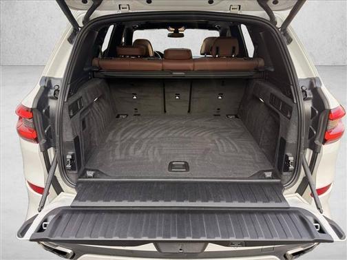 Mineral White Metallic 2020 BMW X5 M50i