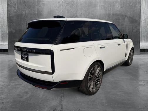 2024 Land Rover Range Rover P530 SE