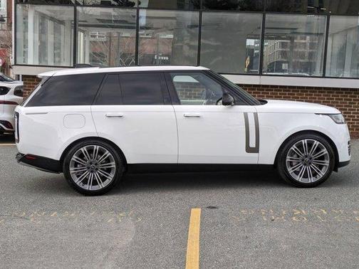 2024 Land Rover Range Rover P530 SE