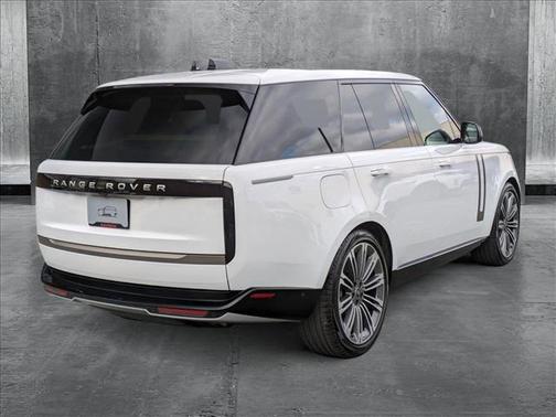 2024 Land Rover Range Rover P530 SE