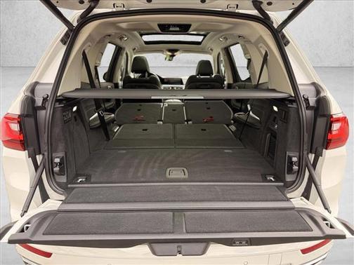 Alpine White 2022 BMW X7 xDrive40i