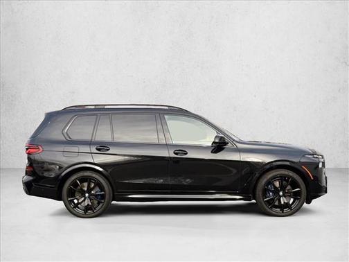 2025 BMW X7 M60i