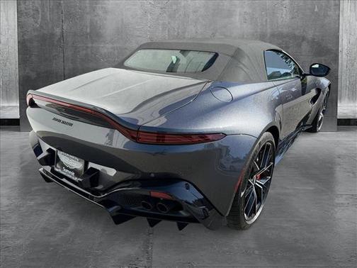 2021 Aston Martin Vantage Base