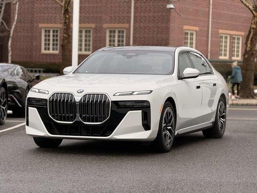 2025 BMW 740 i xDrive