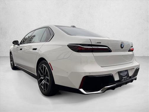 2025 BMW 740 i xDrive