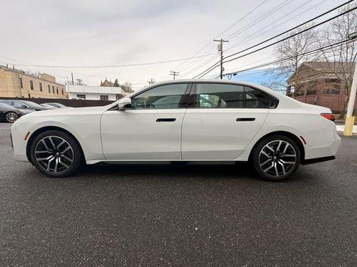 2025 BMW 740 i xDrive