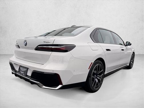 2025 BMW 740 i xDrive