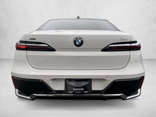 2025 BMW 740 i xDrive