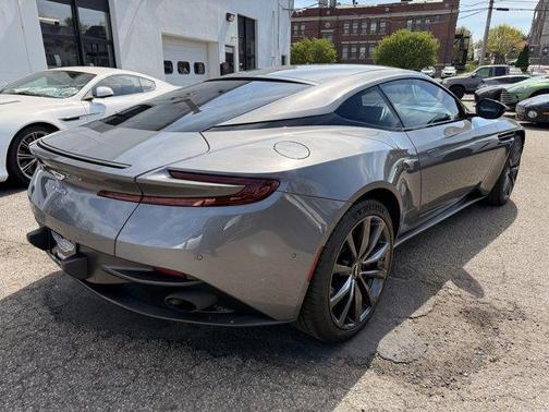 Hammerhead Silver 2018 Aston Martin DB11 V12