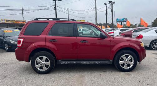 Photo 5 of 12 of 2010 Ford Escape XLT