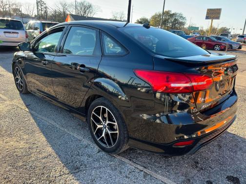 Photo 3 of 13 of 2015 Ford Focus SE