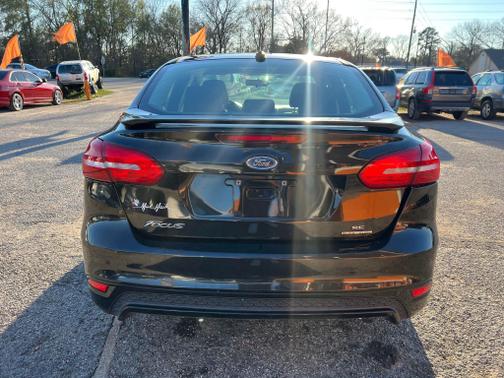 Photo 4 of 13 of 2015 Ford Focus SE