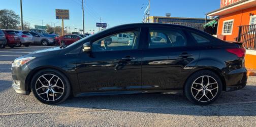 Photo 5 of 13 of 2015 Ford Focus SE