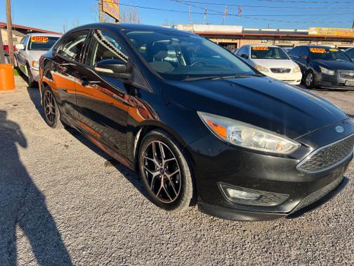 Photo 2 of 13 of 2015 Ford Focus SE