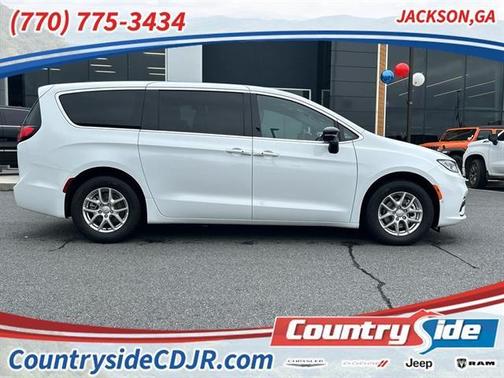 Bright White Clearcoat 2026 Chrysler Pacifica Select