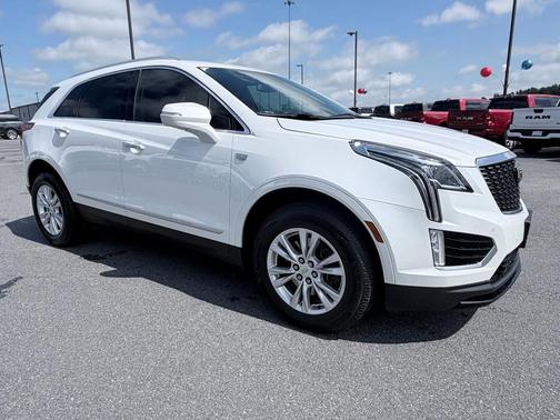 Crystal White Tri-Coat 2023 Cadillac XT5 Luxury