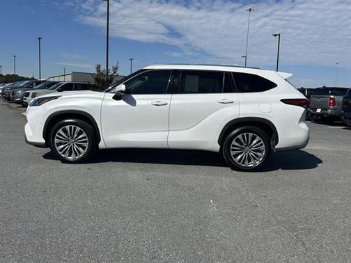 2023 Toyota Highlander Platinum