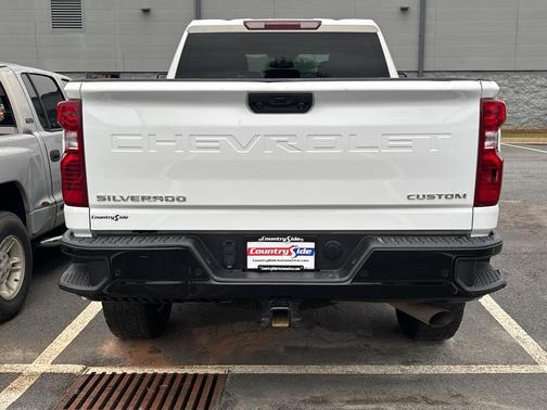 Summit White 2025 Chevrolet Silverado 2500 Custom