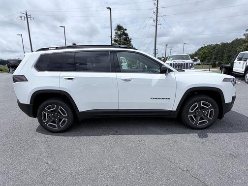 Bright White Clearcoat 2026 Jeep Cherokee LAREDO/LIMITED