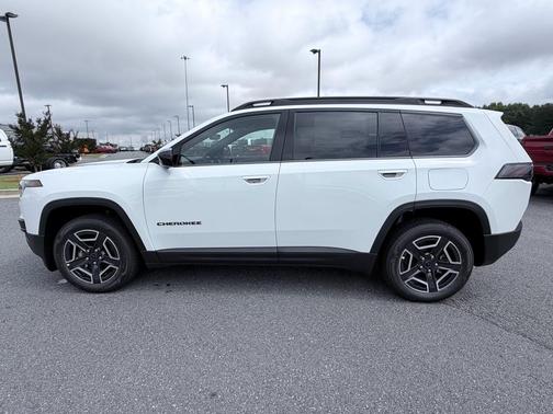Bright White Clearcoat 2026 Jeep Cherokee LAREDO/LIMITED