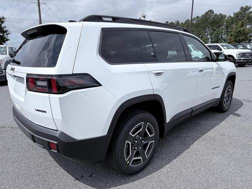 Bright White Clearcoat 2026 Jeep Cherokee LAREDO/LIMITED