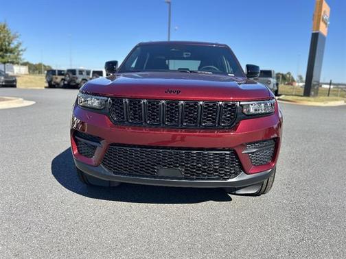 Velvet Red Pearlcoat 2025 Jeep Grand Cherokee Laredo