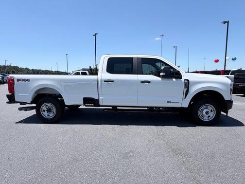 Oxford White 2024 Ford F-250 XL