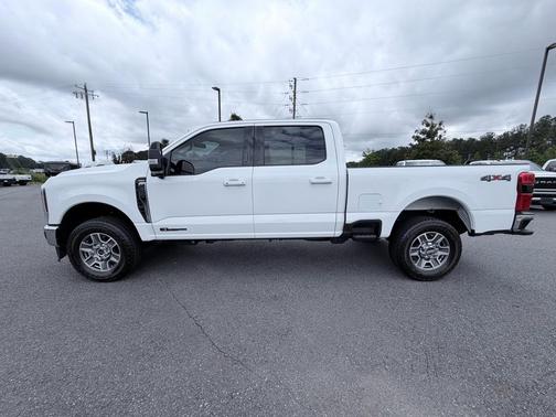 Oxford White 2024 Ford F-250 Lariat