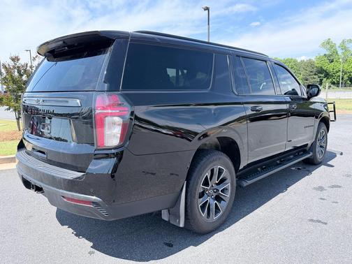Black 2022 Chevrolet Suburban Z71