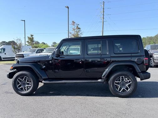 Black Clearcoat 2026 Jeep Wrangler Sahara