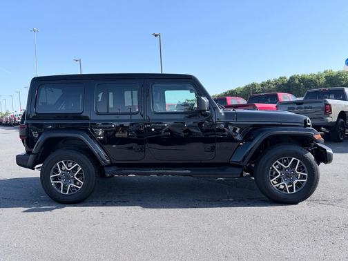 Black Clearcoat 2026 Jeep Wrangler Sahara