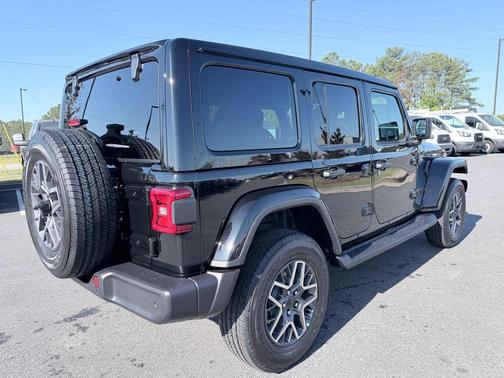 Black Clearcoat 2026 Jeep Wrangler Sahara