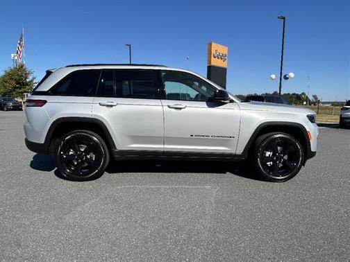 Silver Zynith 2025 Jeep Grand Cherokee Limited