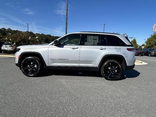 Silver Zynith 2025 Jeep Grand Cherokee Limited