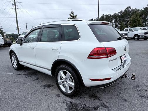 Pure White 2013 Volkswagen Touareg Lux