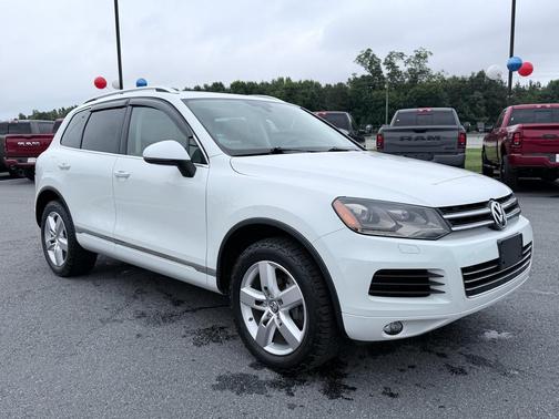 Pure White 2013 Volkswagen Touareg Lux