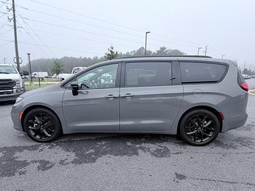 Ceramic Gray Clearcoat 2025 Chrysler Pacifica Limited