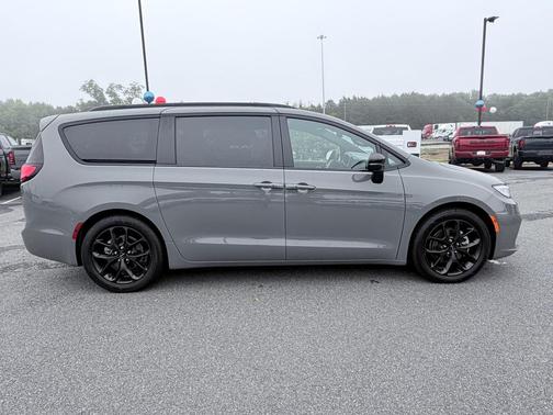 Ceramic Gray Clearcoat 2025 Chrysler Pacifica Limited